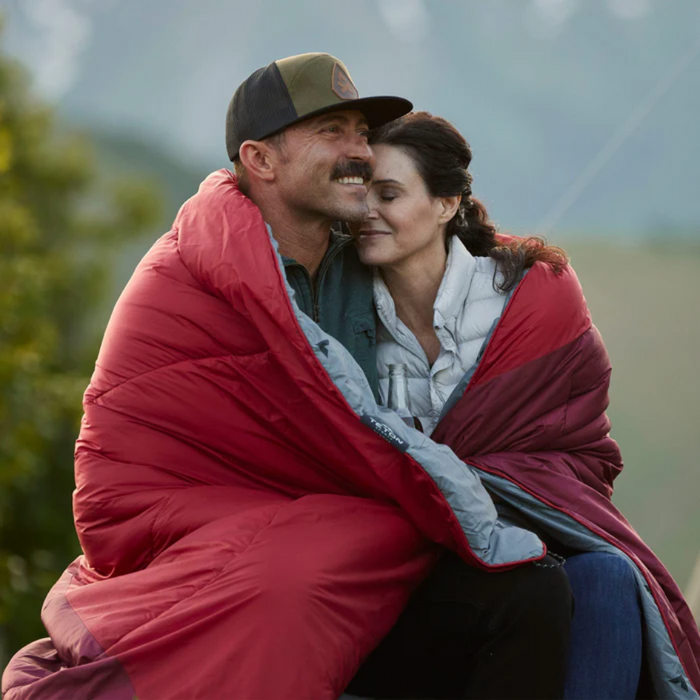 TETON ACADIA MAMMOTH TWO PERSON OUTDOOR CAMP BLANKET [CLR:RUBY & GARNET]