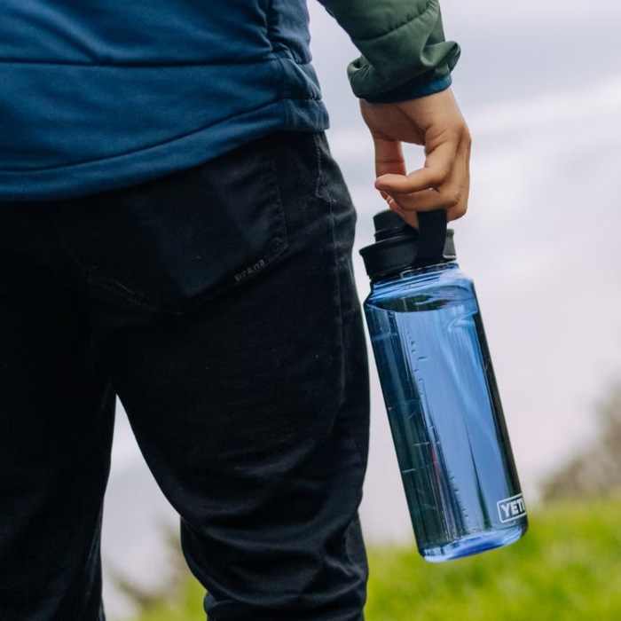 YETI YONDER 1L TETHER BOTTLE [CLR:NAVY]